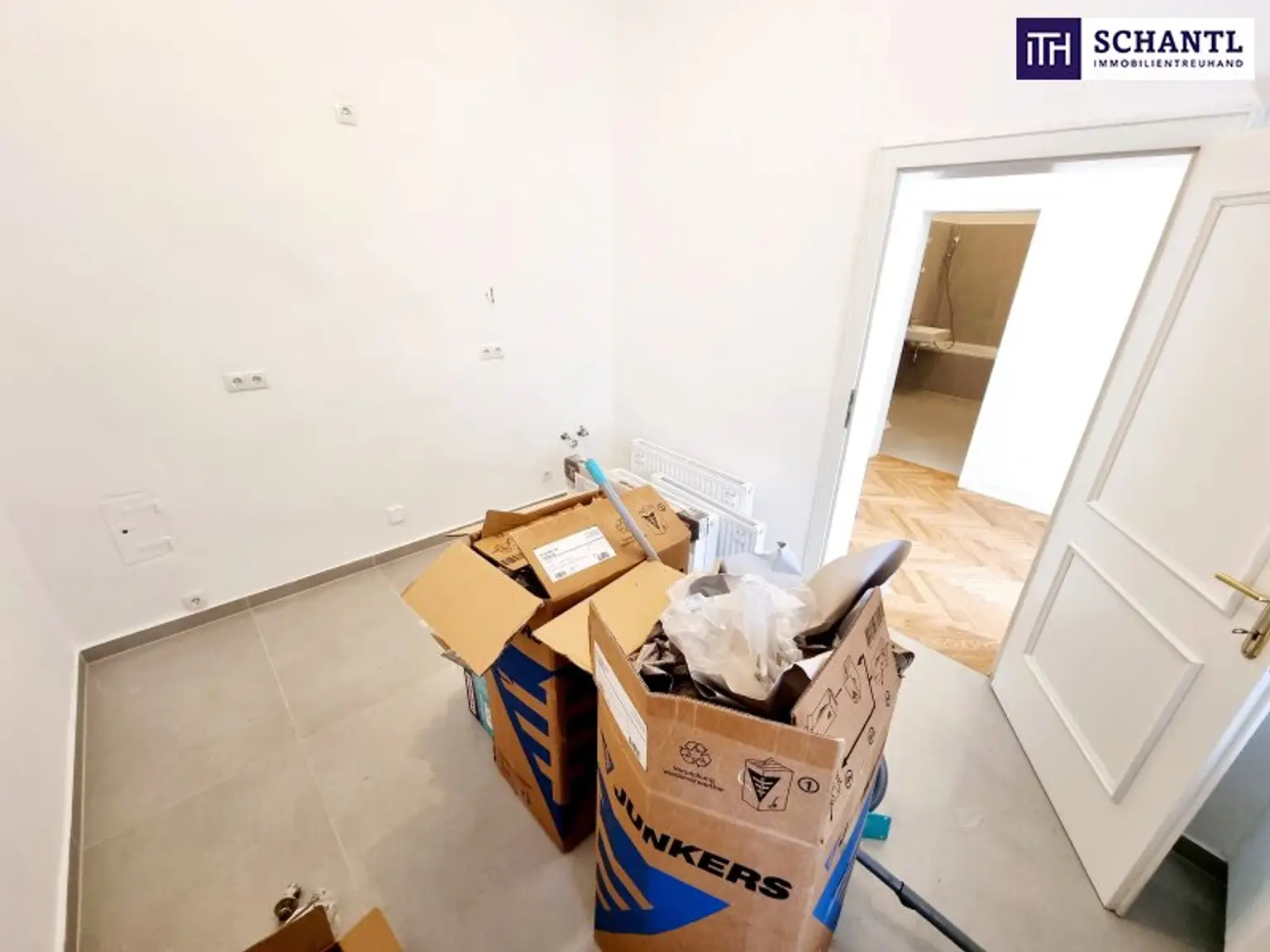 Stuck an der Decke. Gänsehaut im Herzen! 3 Zimmer und separate Küche in Bestlage in 1050 Wien! HIP und TRENDY die Gegend - Magisch schön das Altbauhaus - Ein MUST HAVE die Wohnung! TOP Infrastruktur + Beste öffentliche…
