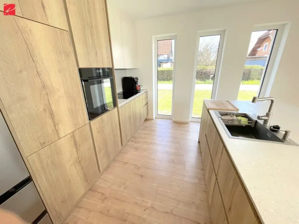 NEUWERTIG: Moderner Bungalow mit stillvoller Küche