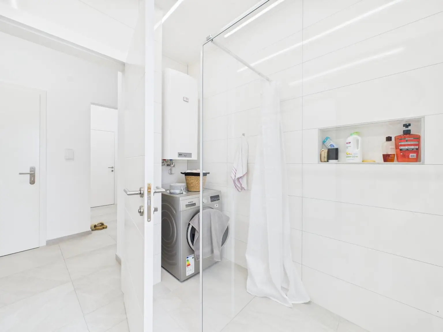 Kernsaniertes Anlageobjekt mit großzügigen Büroflächen und Wohneinheiten in 4050 Traun