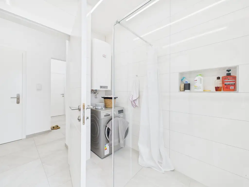 Kernsaniertes Anlageobjekt mit großzügigen Büroflächen und Wohneinheiten in 4050 Traun