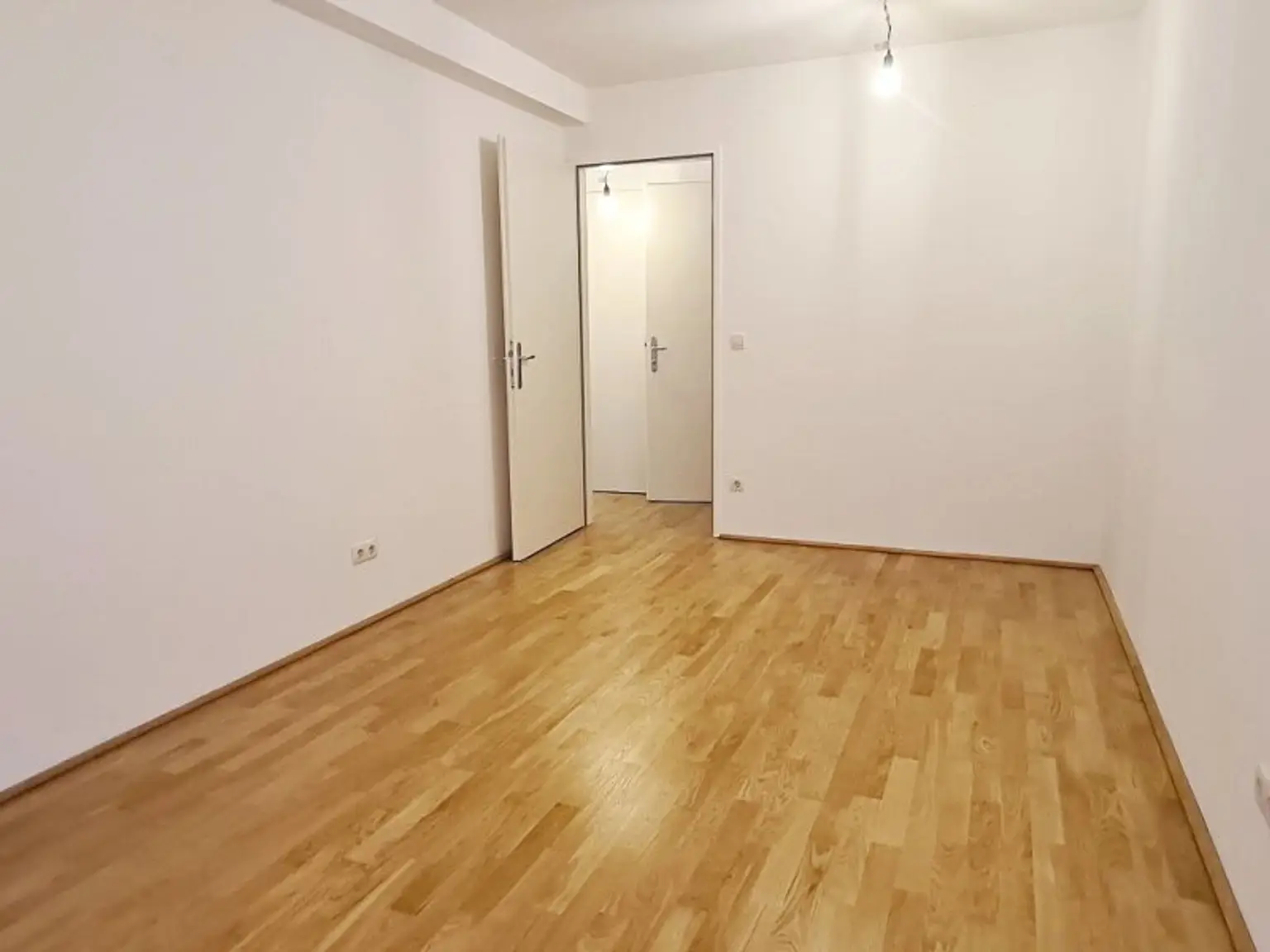 LORYSTRASSE, U3-Nähe, 61 m2 Neubau mit 80 m2 Terrasse, Wohnküche, 1 Zimmer, Duschbad, Parketten, 1. Liftstock
