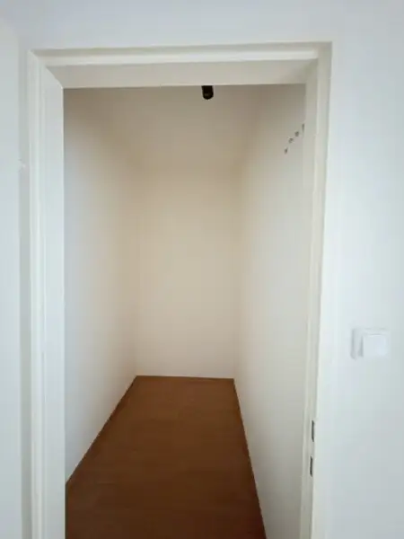 Ruhelage in Klosterneuburg: Renovierungsbedürftige 1-Zimmer-Wohnung mit Balkon!