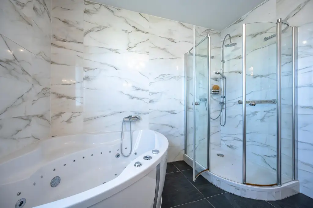 BAUTRÄGER AUFGEPASST: GRUNDSTÜCK FÜR 2 DOPPELHÄUSER | ODER 2 EINFAMILIENHÄUSER