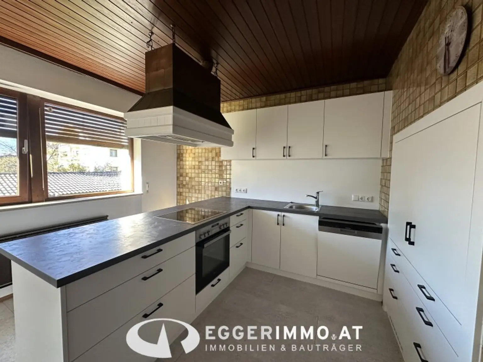 Spacious Detached House with Garconniere in Country House Style with Large Garden for Rent