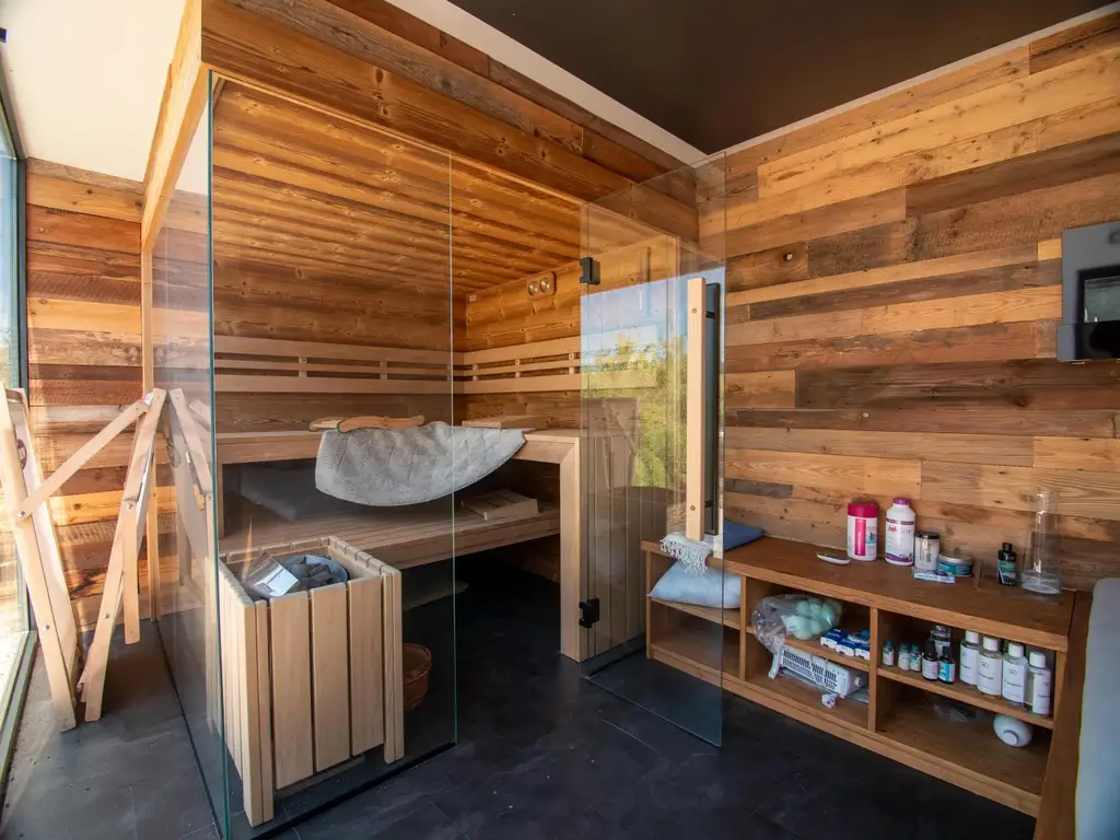 Exklusives Einfamilienhaus mit Ausblick und Wellnessbereich