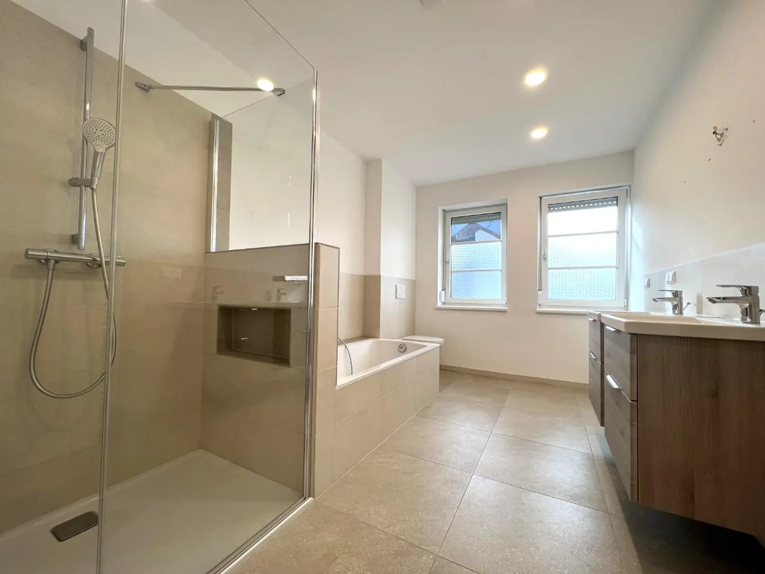 Miete: Einzigartige, moderne 3-Zimmer-Wohnung mit Terrasse in Wolfsberg