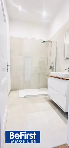 Hochwertigste Ausstattung in wunderschönem Altbau