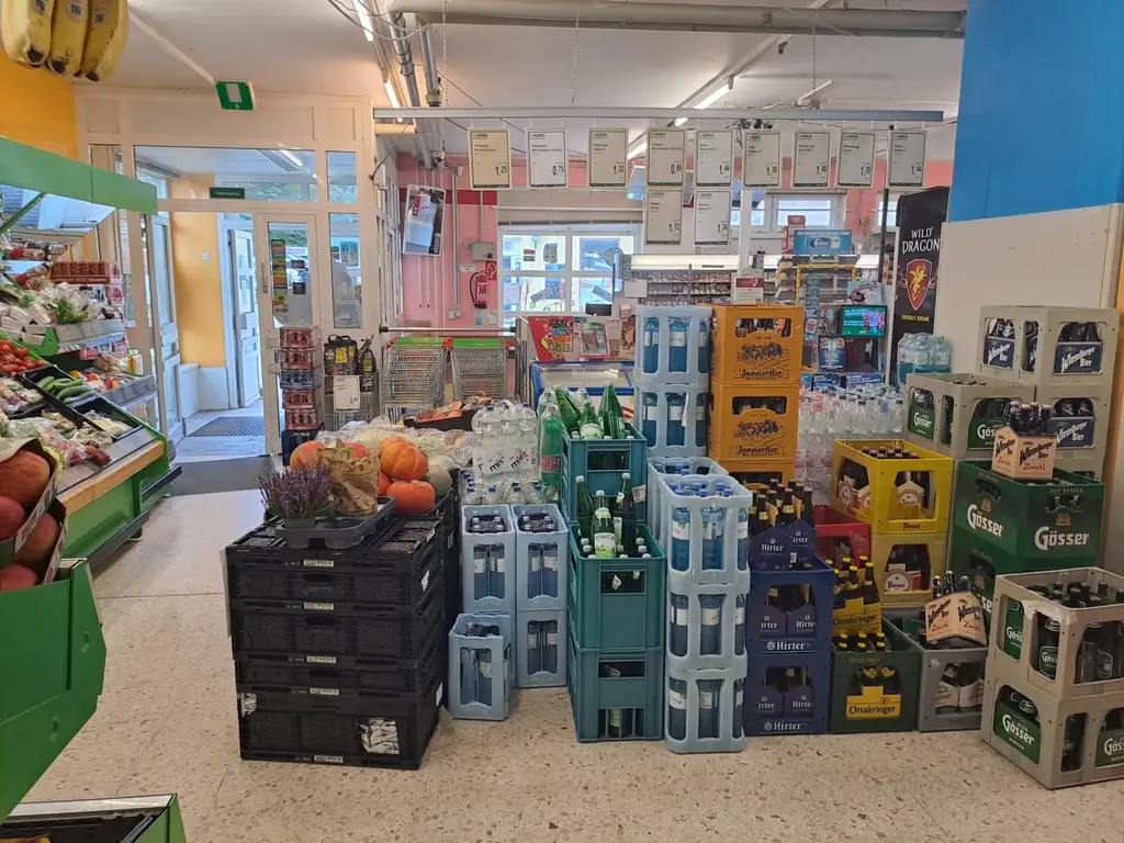 GESCHÄFTSLOKAL MIT VIELEN NUTZUNGSMÖGLICHKEITEN IN ZENTRALER LAGE