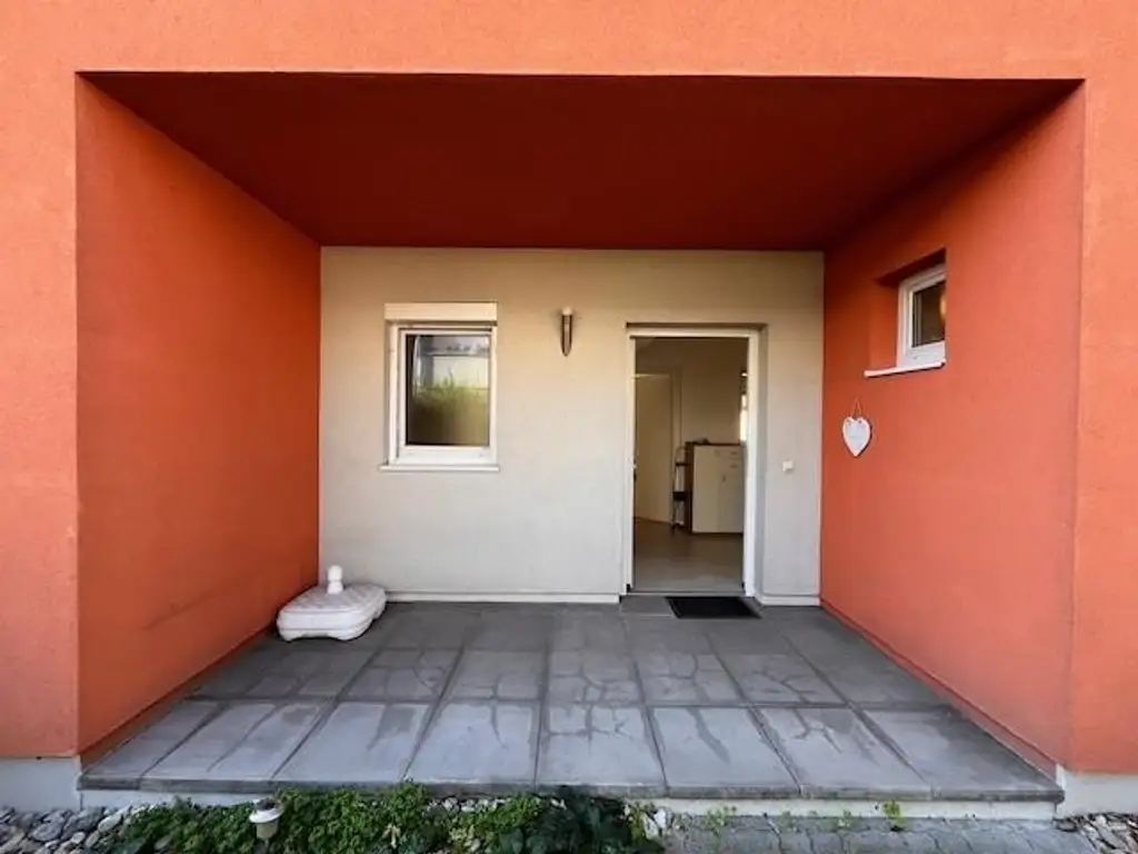 Tolle 2-Zimmer-Wohnung mit Eigengarten, Loggia und TG-Platz zu verkaufen