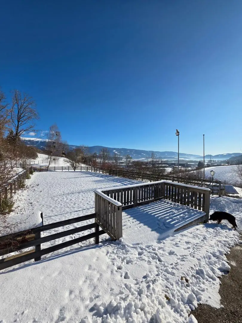 Reitplatz mit Balkon