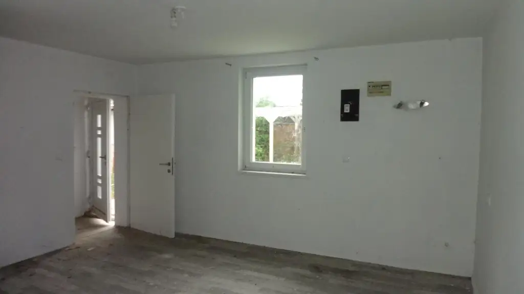 Einfamilienhaus mit Nebengebäude