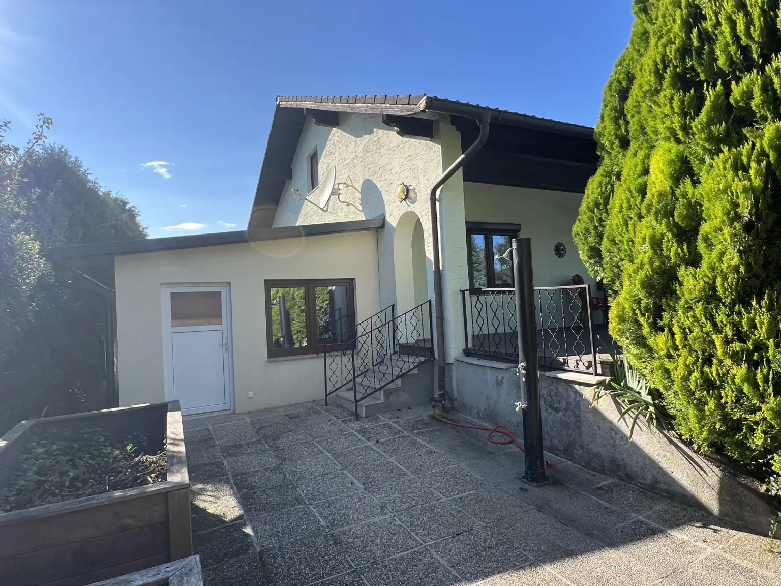 "Ein Haus mit Herz – Pool, Garten und Rückzugsort"