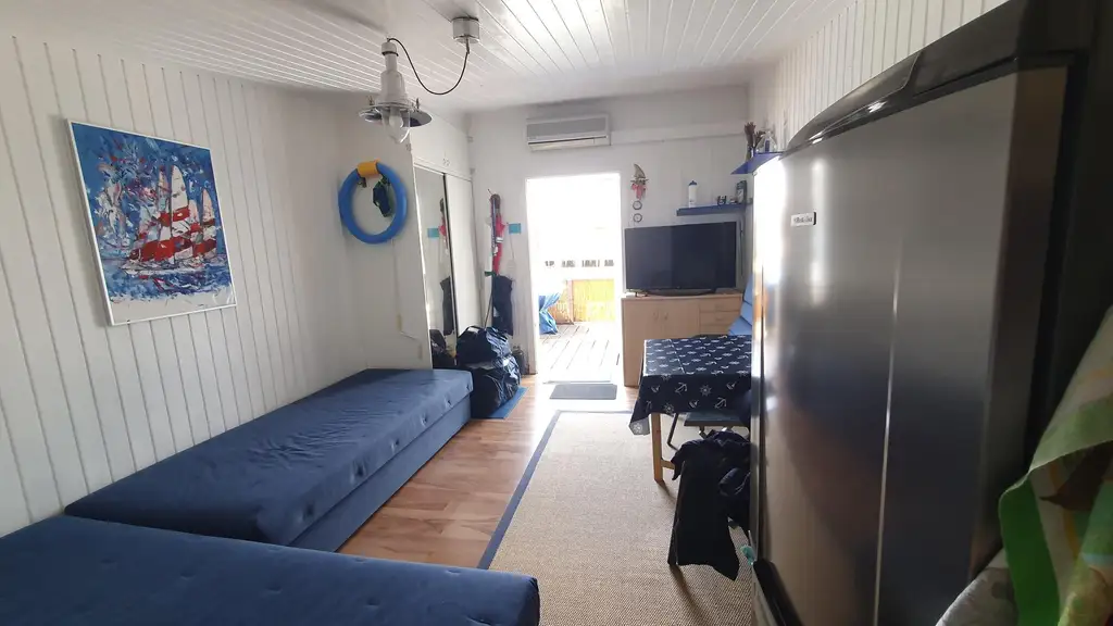 Segler aufgepasst – Charmante Kabane am See im Yachtclubgelände