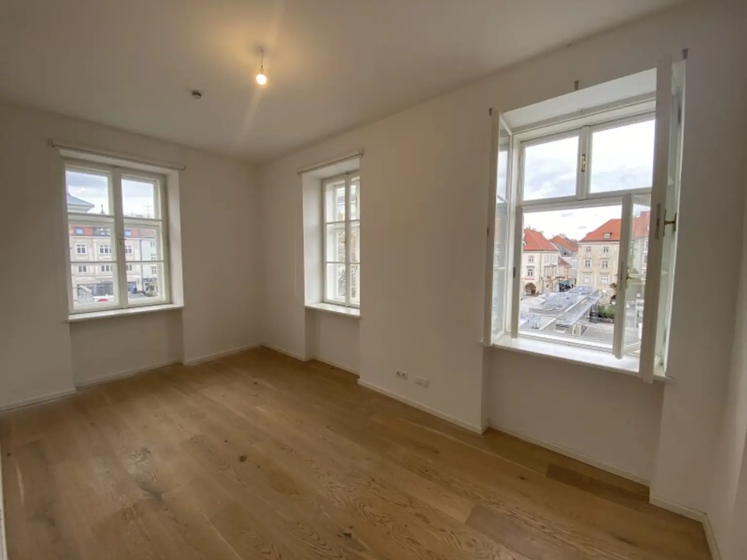 3-Zimmer-Wohnung am Hauptplatz Wr. Neustadt (Fußgängerzone)