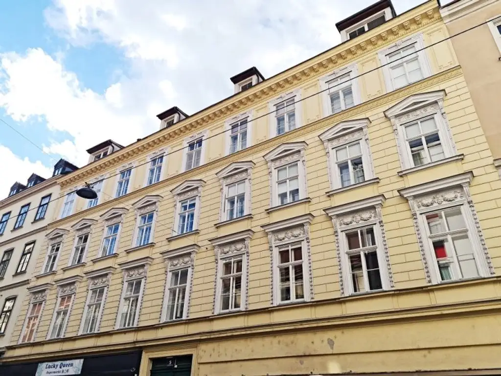 NASCHMARKT-NÄHE, 62 m2 Dachgeschoß, 2 Zimmer, Küche, Wannenbad, Parketten, U4-Nähe, Kettenbrückengasse