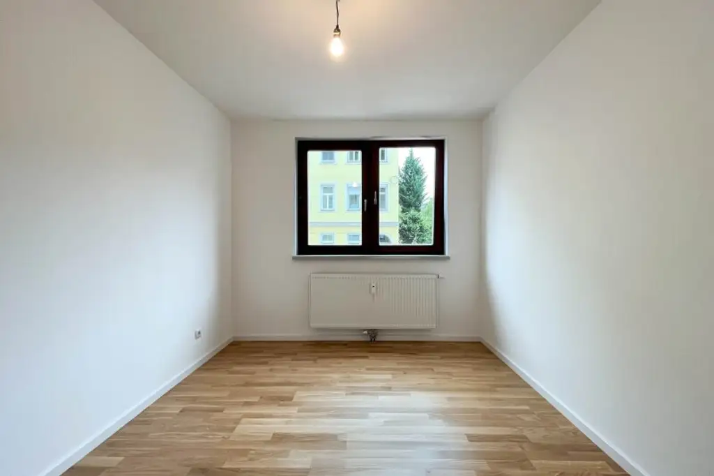 3-Zimmer-Wohnung mit Loggia in ruhiger Hoflage – saniert & sofort bezugsbereit