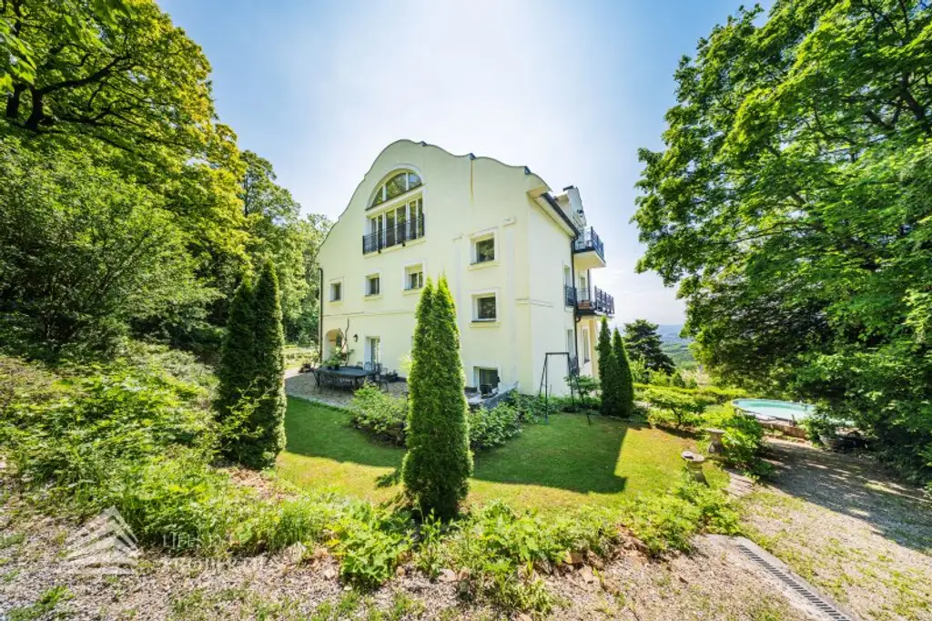 Luxuriöse Parkvilla mit einzigartigem Fernblick am Kahlenberg