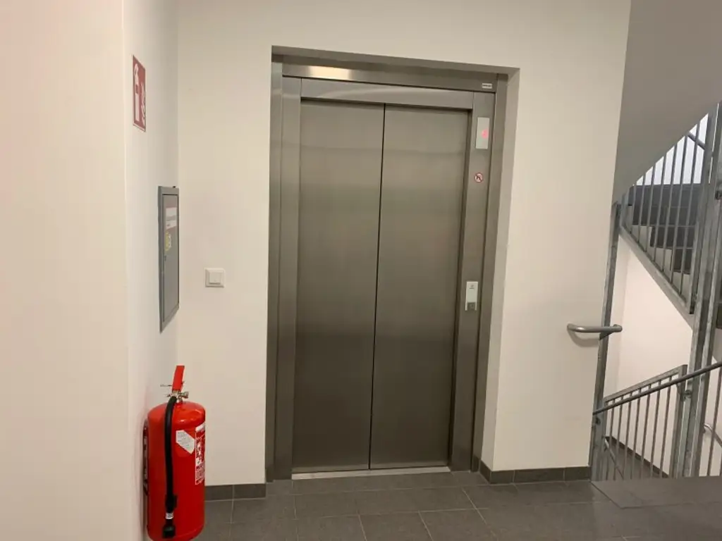 Zentrales Büro Nähe Rathaus