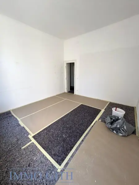 EXKLUSIVE ALTBAUWOHNUNG MIT 2 BALKONEN UND TRAUMBLICK ÜBER WIEN – 258 m² IN BESTLAGE DES 4. BEZIRKS UNBEFRISTET ZU MIETEN!