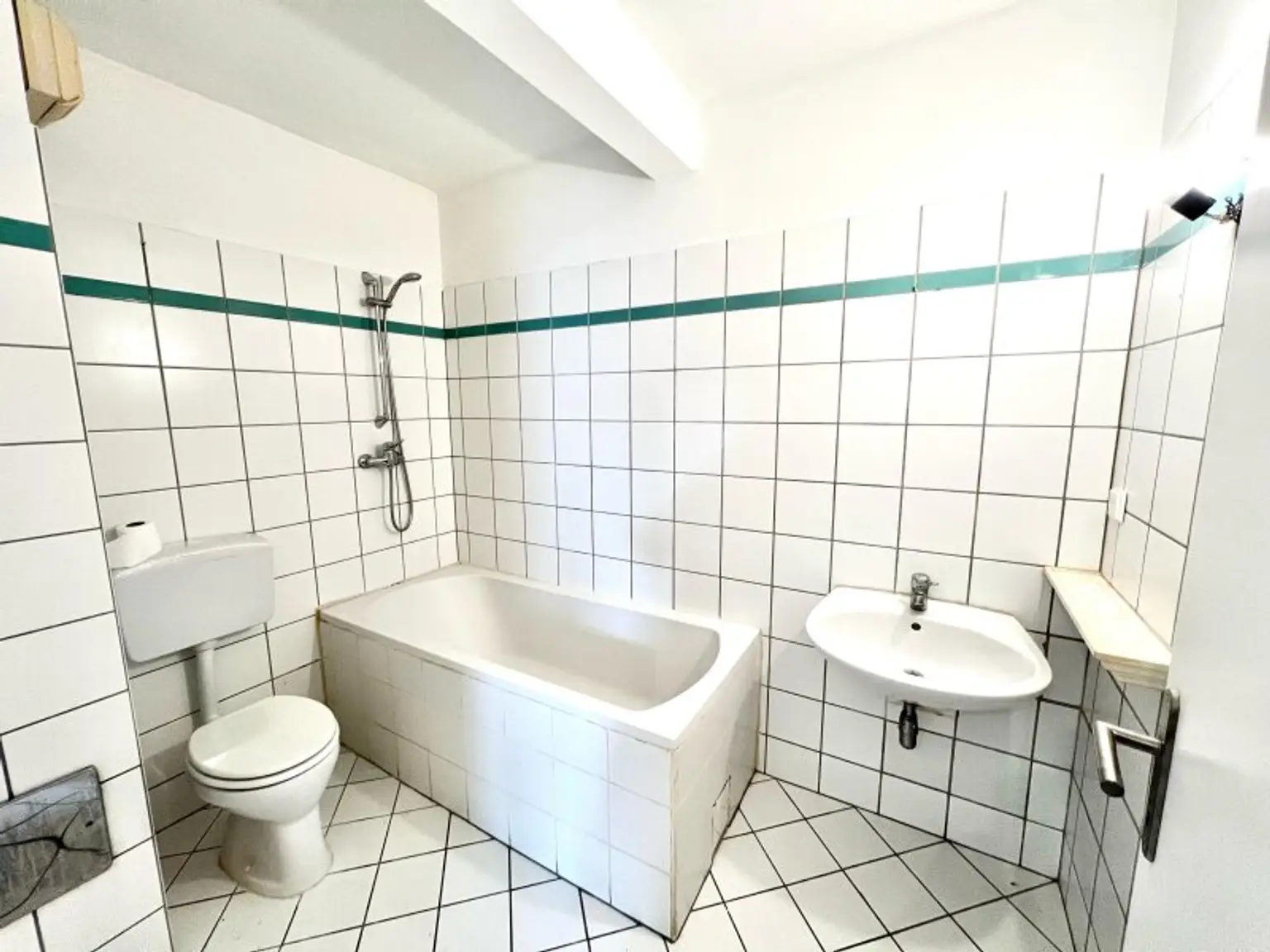 Maisonette-Traum auf zwei Ebenen – Terrasse, Galerie, Tiefgarage & perfekte Anbindung I Fernwärme  !