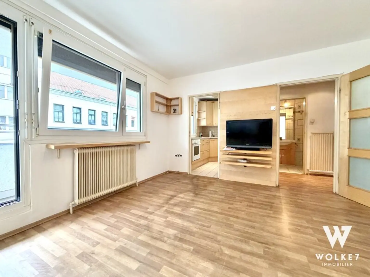 Zu vermieten: 1-Zimmer | großer Balkon | Hoßplatz 25er 26er | Keine Ablöse