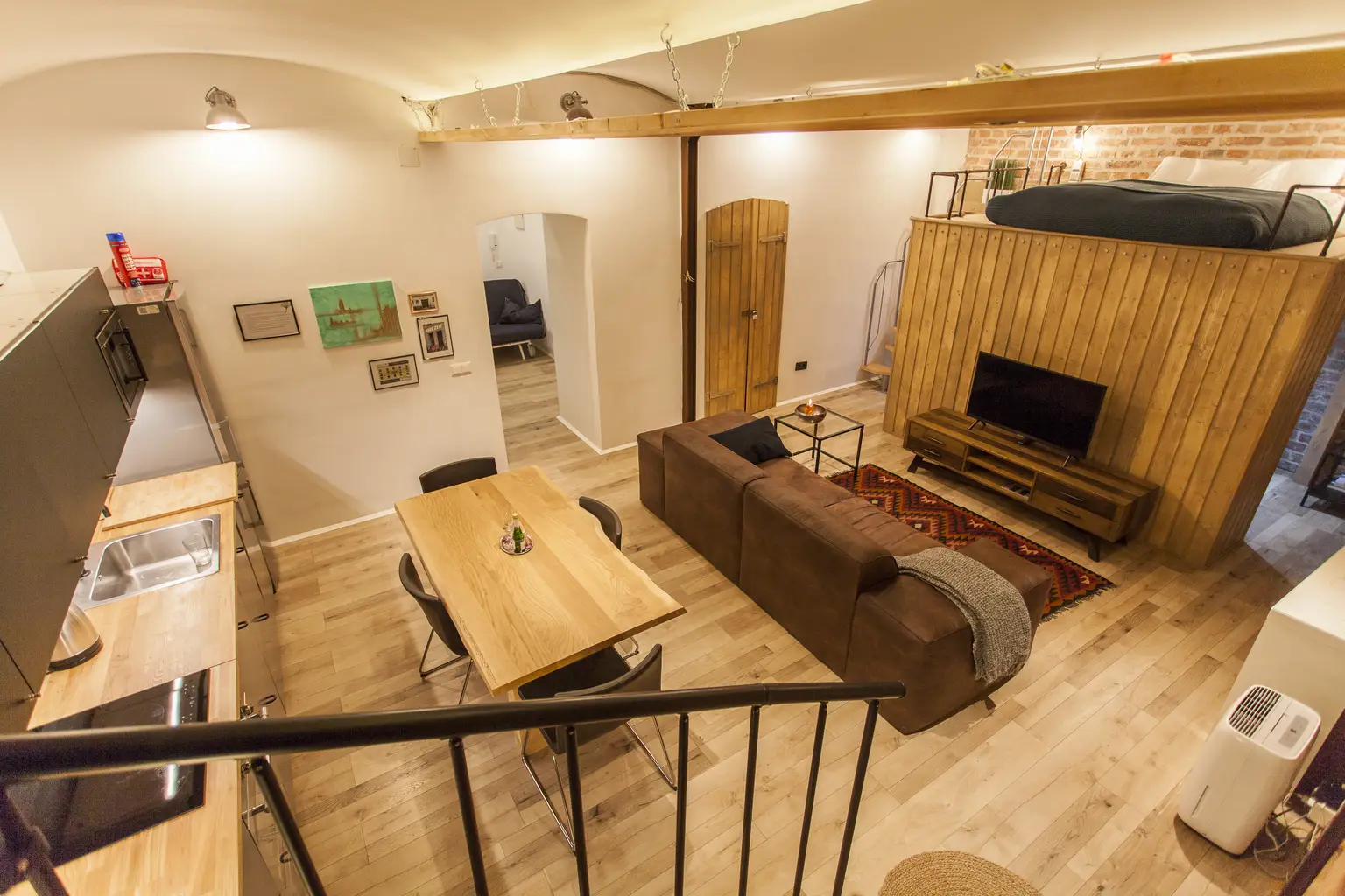 Moderne Souterrain Loft im Altbaustil ~ Kompakt eingerichtet ~ AKH Nähe ~ Gute öffentliche Anbindungen