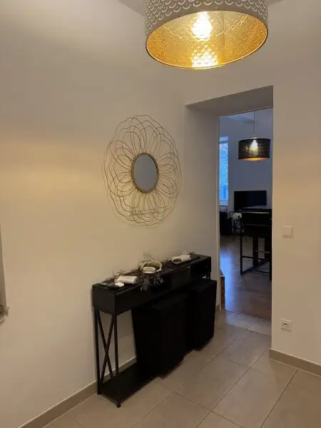 Lichtdurchflutete 2-Zimmer Wohnung, Nähe Steiner Tor