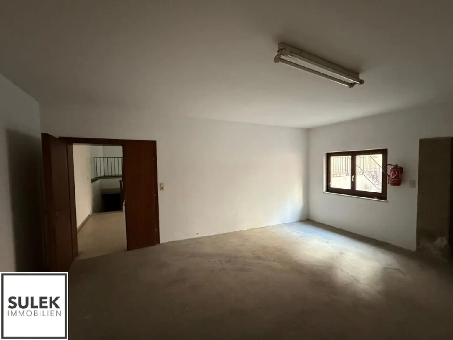 Ganzes Haus zu mieten: 1 Geschäftslokal, 1 Büro, 2 Wohnungen nahe U1