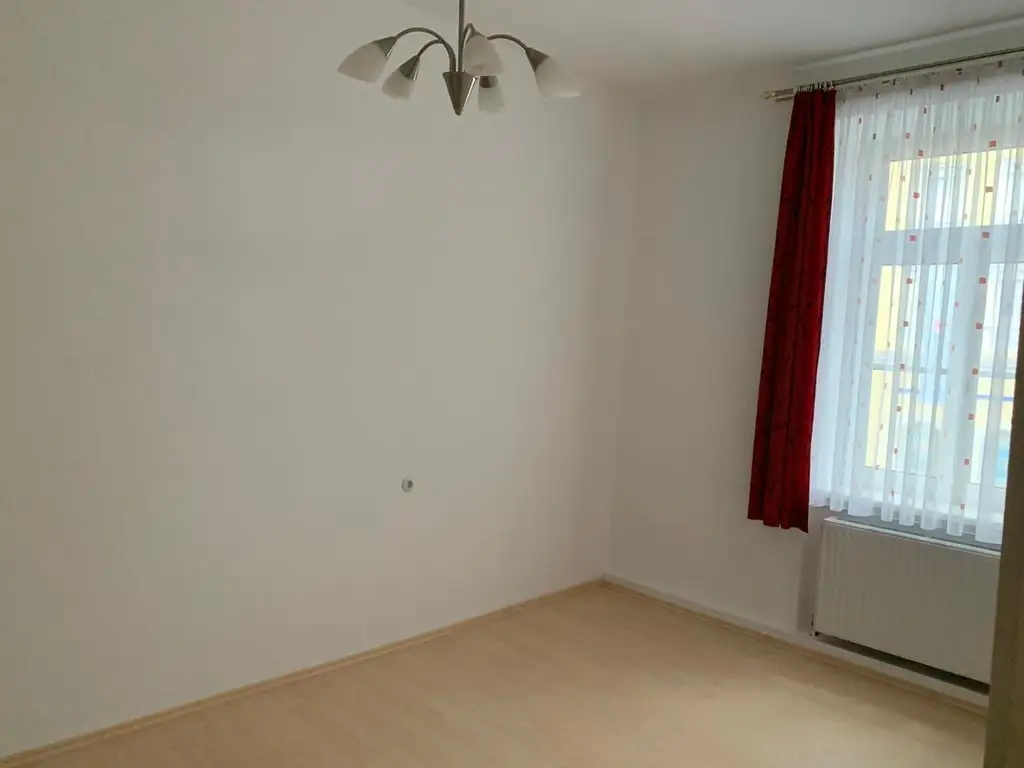 Große Wohnung im Ortszentrum (WG geeignet)