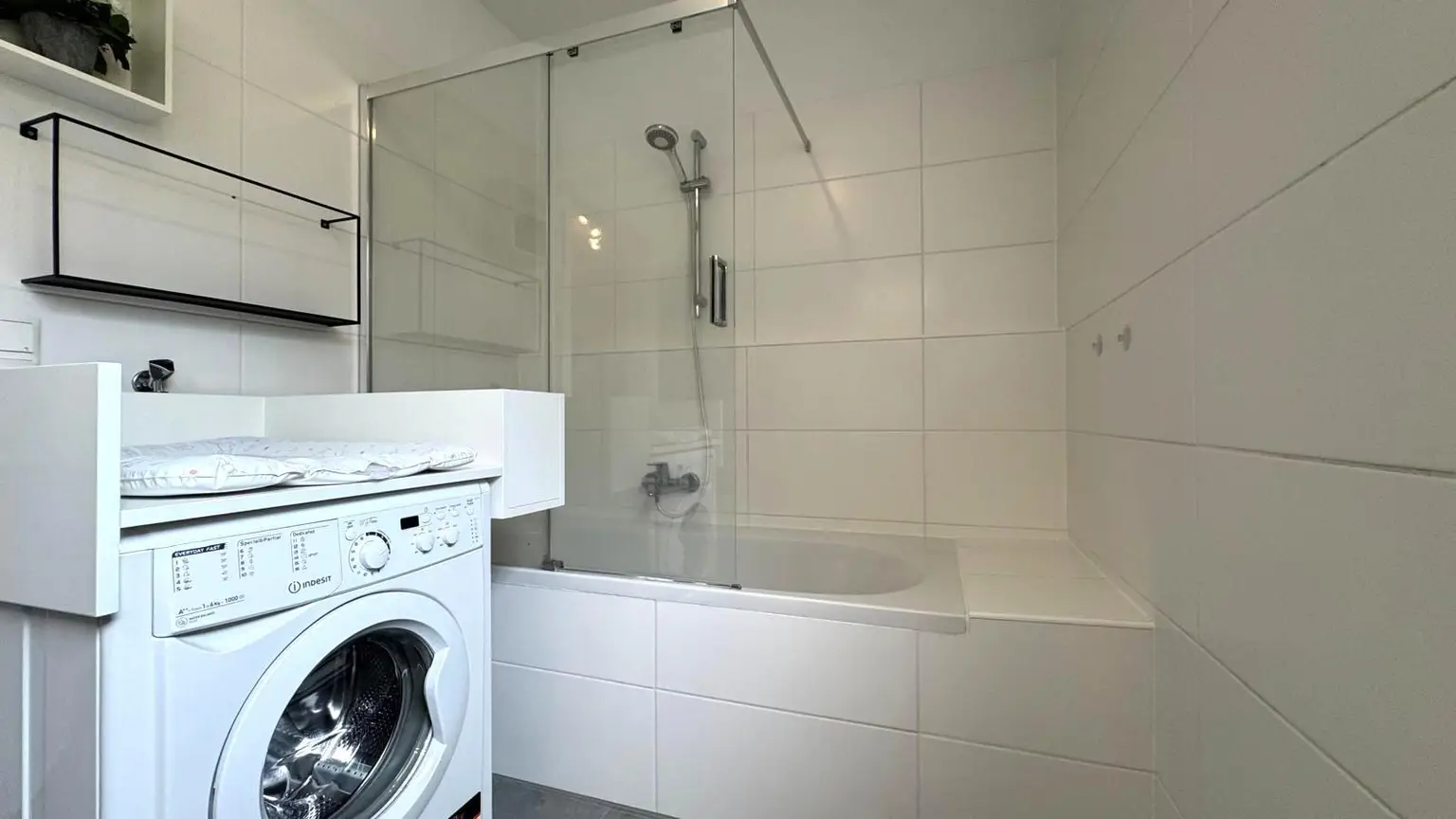 Helle 2-Zimmer-Wohnung mit Balkon in ruhiger, sonniger Lage in Gutenberg