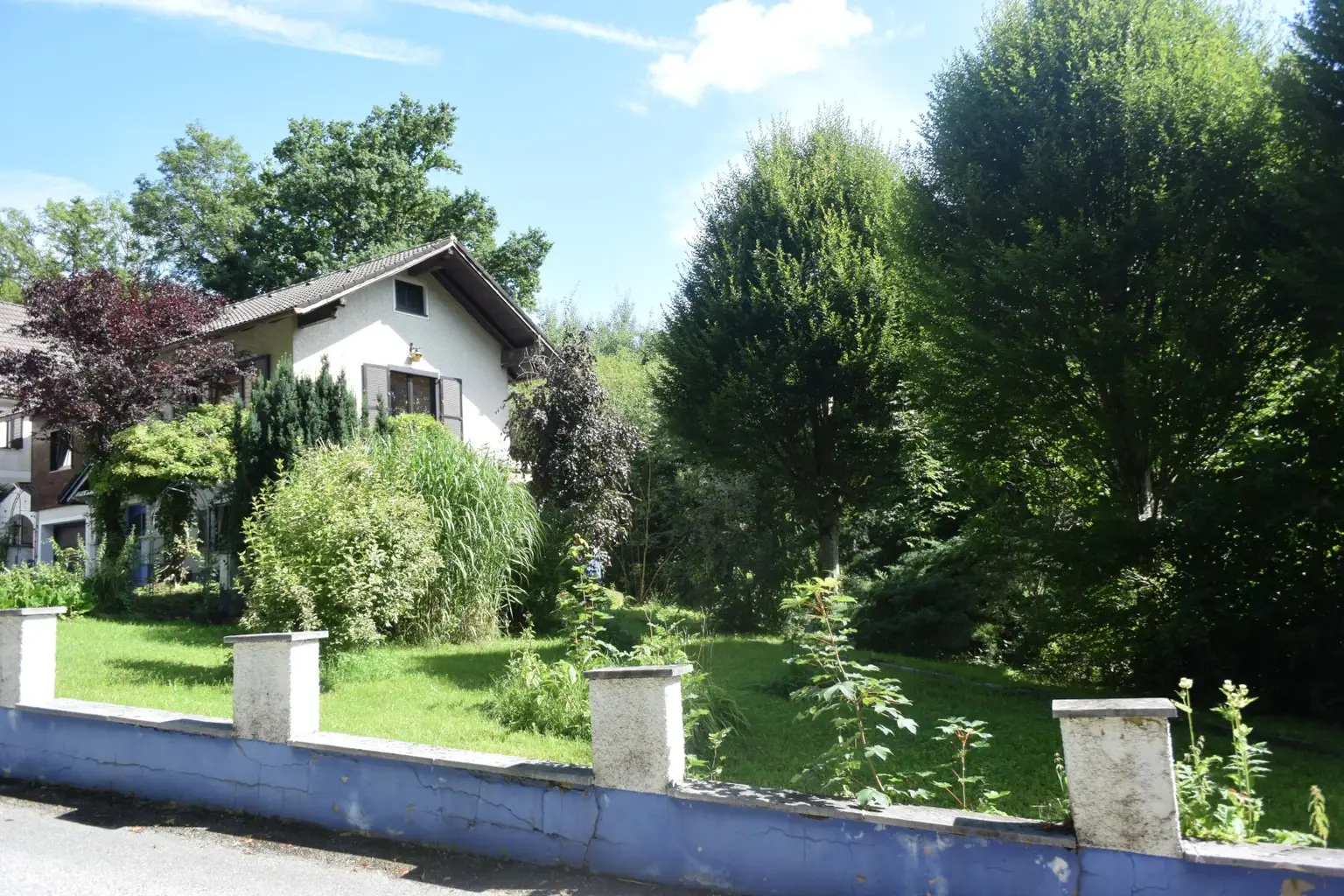 Wohnhaus mit Garten