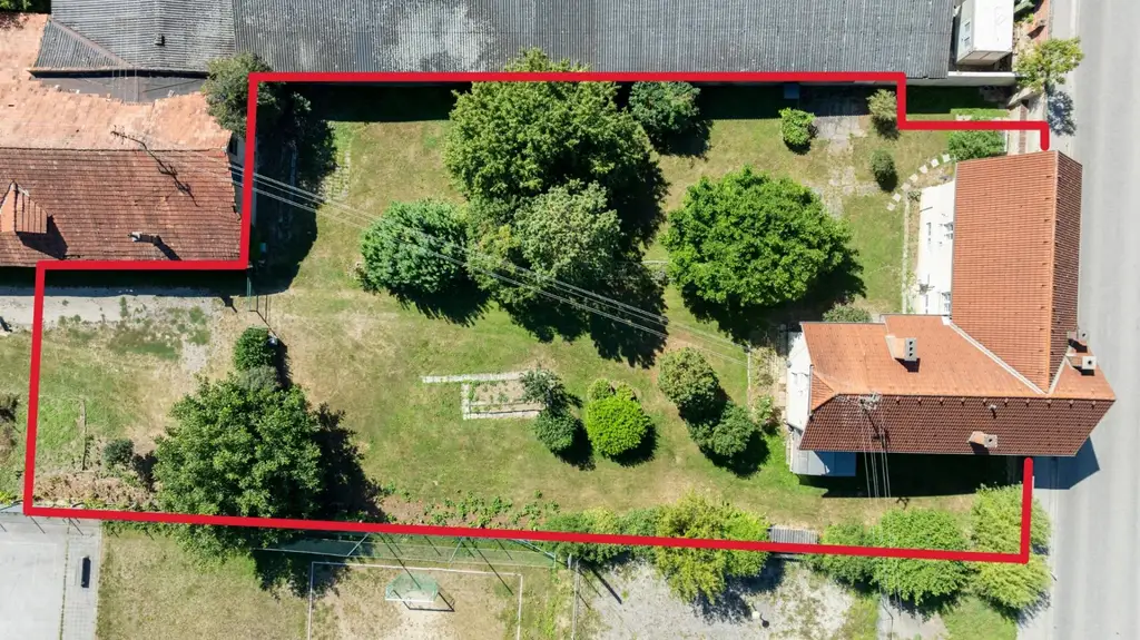 Großzügiges Haus in zentraler Lage samt großem Grundstück mit attraktivem Entwicklungspotenzial