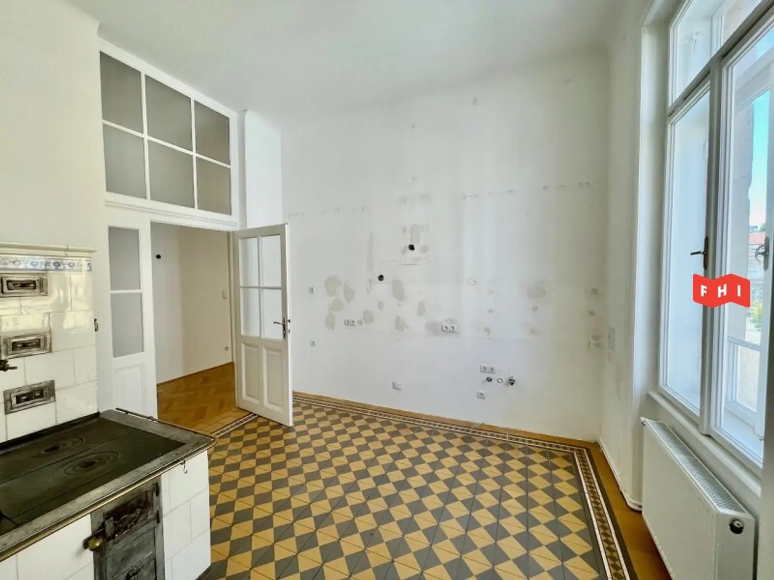 Unbefristete 140m² Stilaltbaumiete mit verglaster Wintergartenveranda, Gartenblick u. historischen Kachelöfen