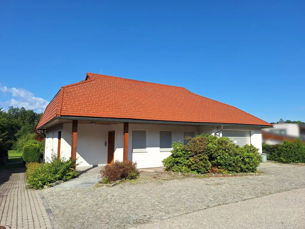 Einfamilienhaus mit Pool, Garten & Aussicht – Praxis & Mietpotential