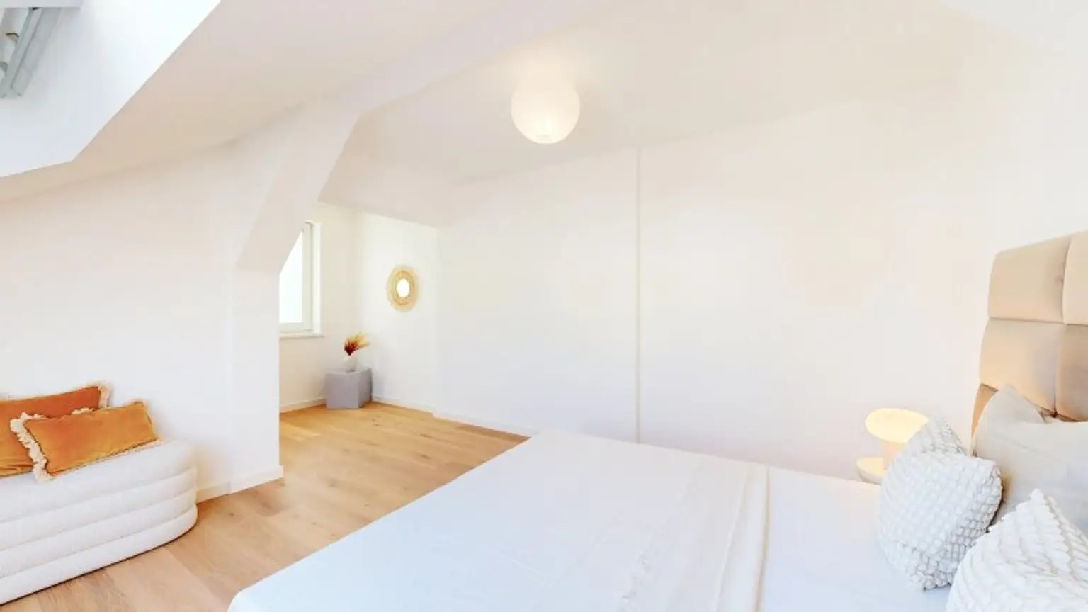 PROVISIONSFREI--Bezaubernde Dachgeschosswohnung | Erstbezug nach Sanierung | Klimaanlage | Terrasse | Lift