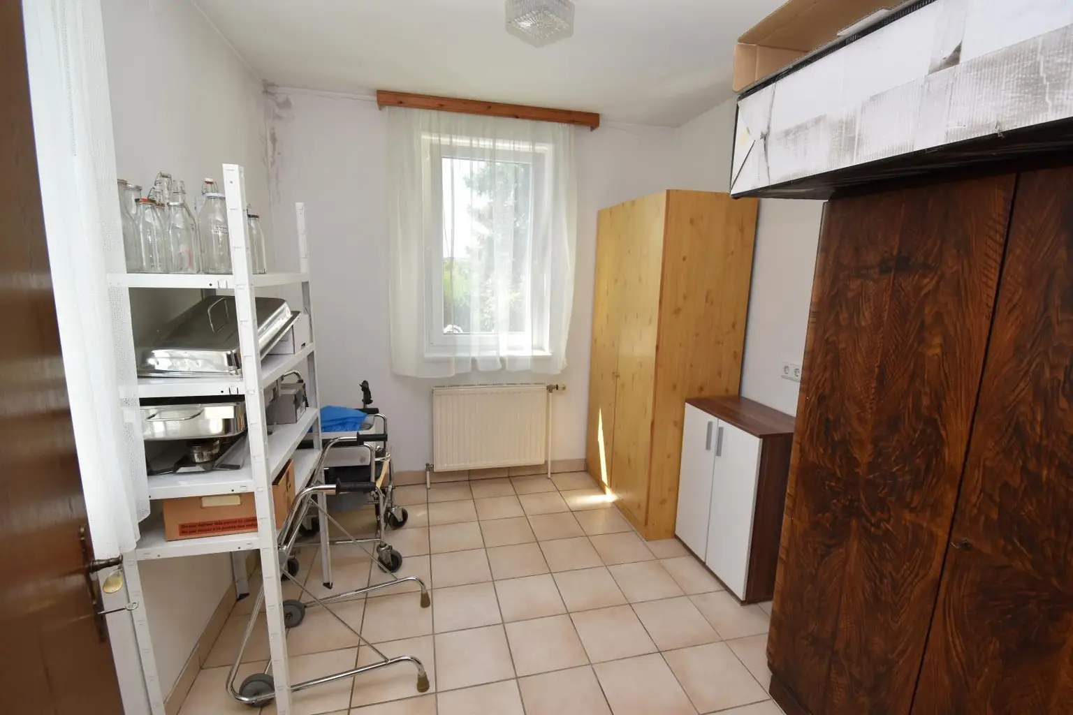 Zweifamilienhaus in ländlicher Alleinlage mit landw. Grundfläche