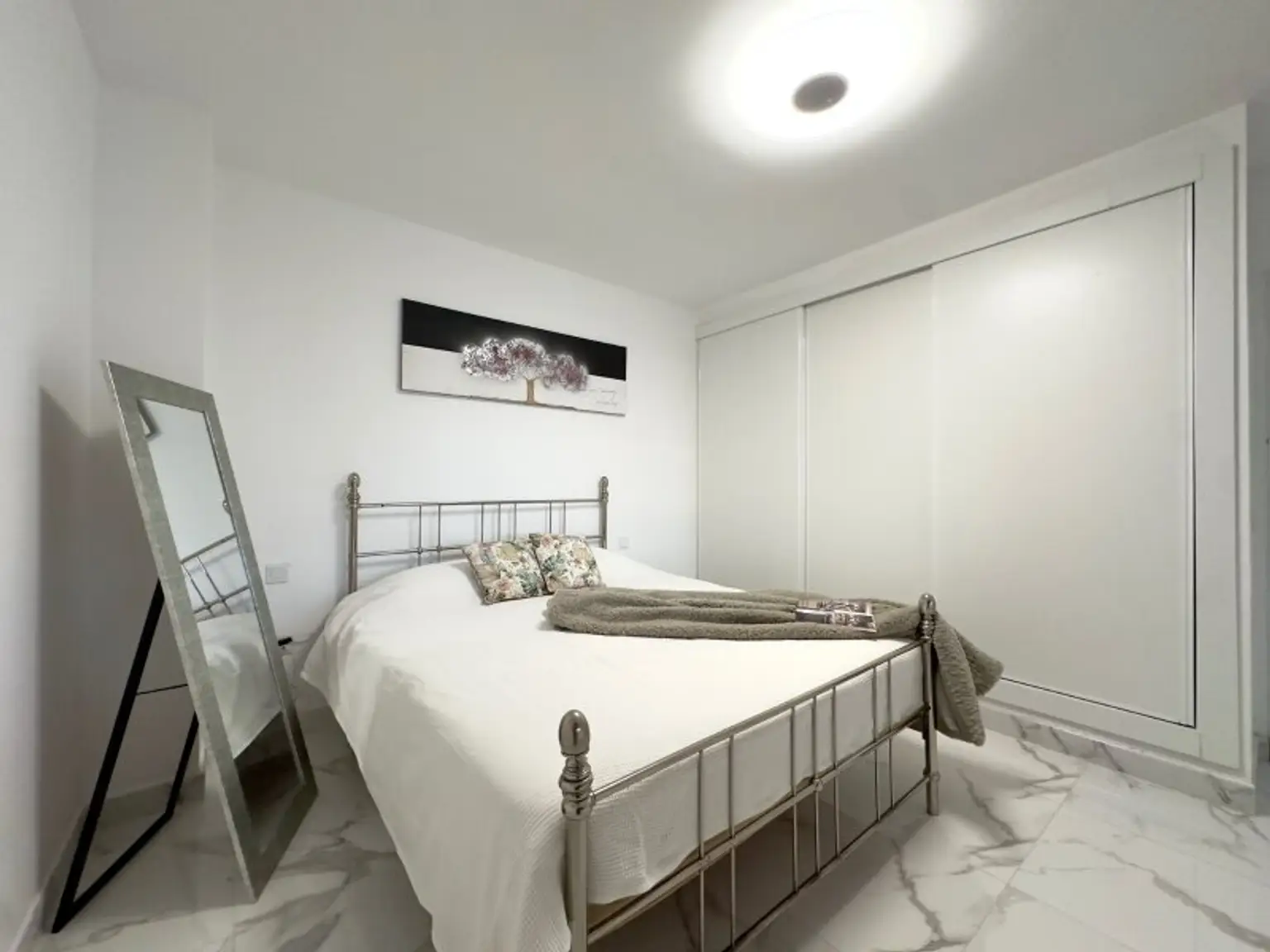 Erstaunlich ansprechend renovierte Wohnung mit Meerblick in San Eugenio