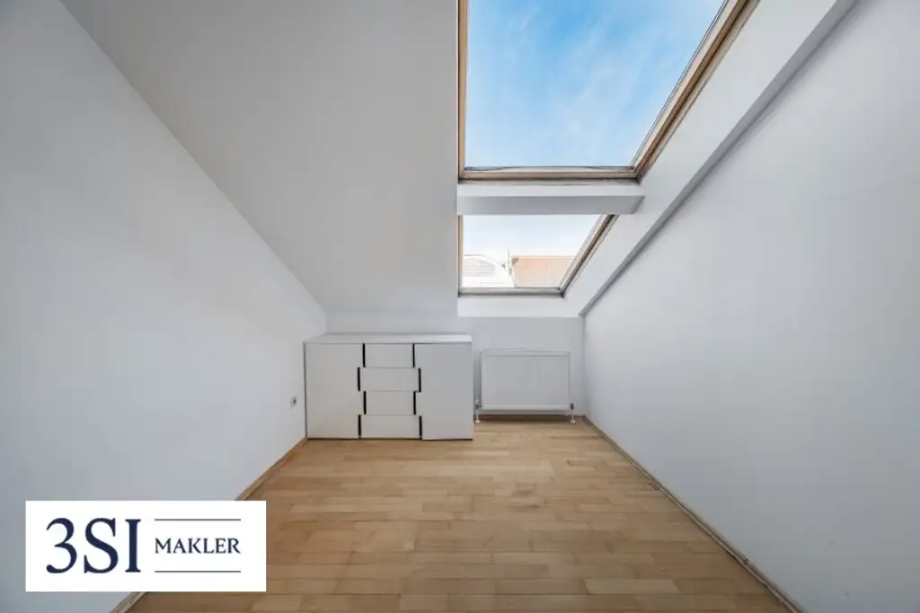 Klausgasse 46: Lichtdurchflutete 2,5-Zimmer-Dachgeschoßwohnung im Herzen des 16. Bezirks