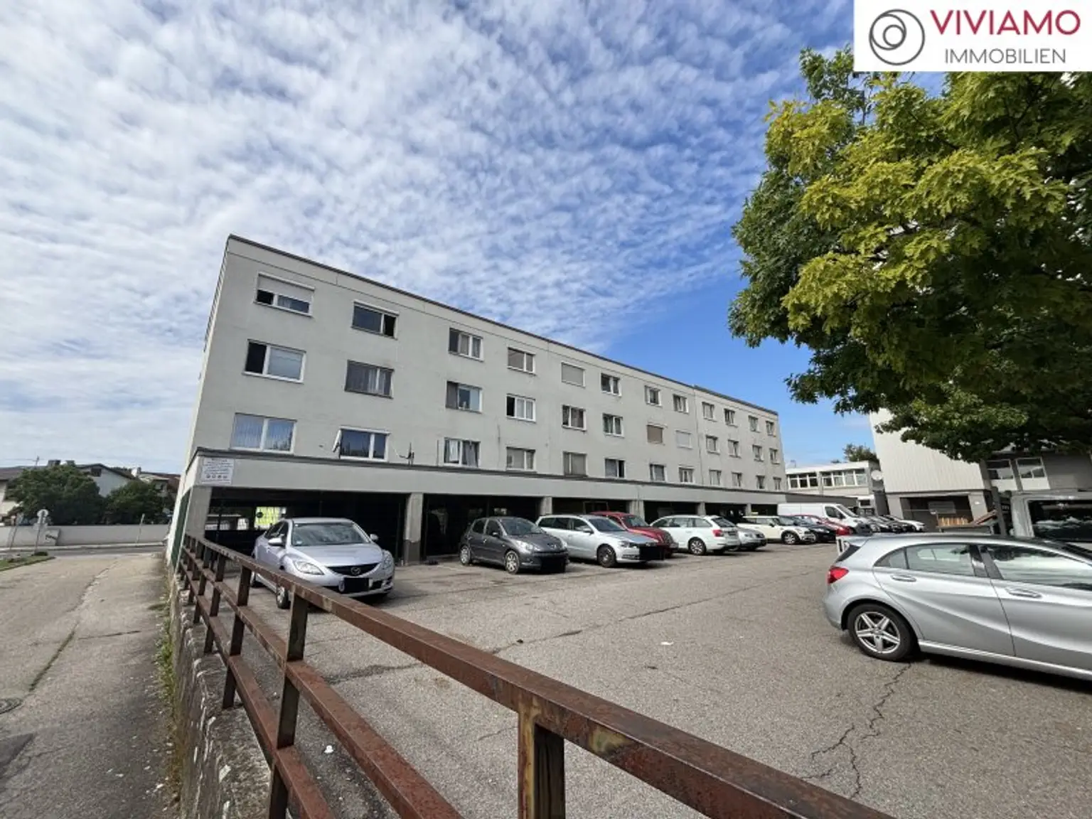 Gepflegte 2-Zimmer-Wohnung mit Loggia und KFZ-Stellplatz!