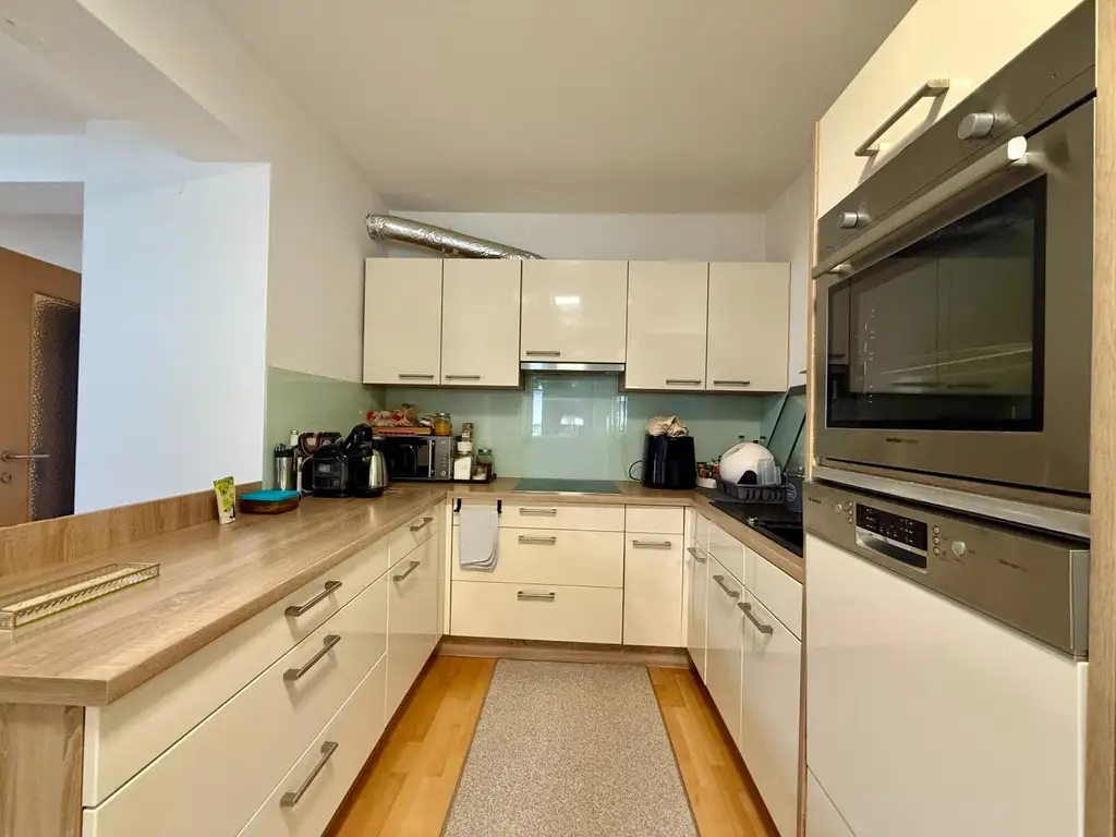 EINZIEHEN & WOHLFÜHLEN - Helle 3-Zimmer-Wohnung mit Terrasse und Parkplatz