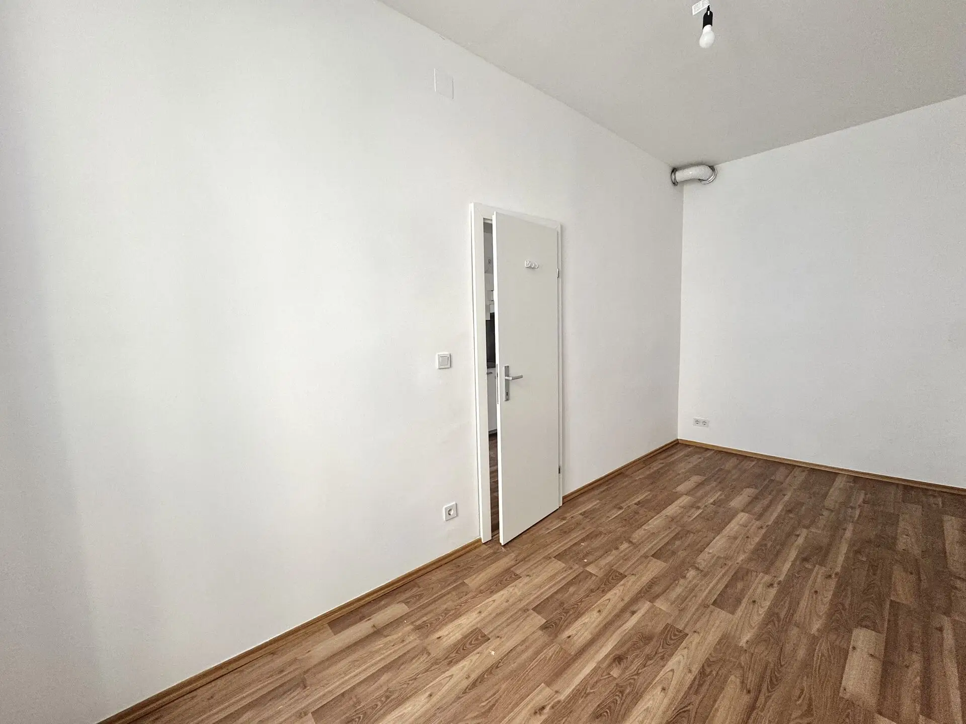 20251118_104847337_iOS