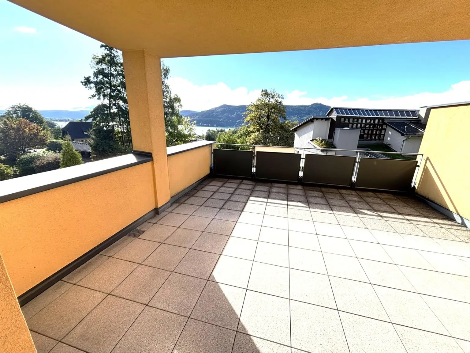 LIEBESGRÜßE VOM WÖRTHERSEE! 60M²-2 ZIMMER MIT 26M² TRAUMTERRASSE!
