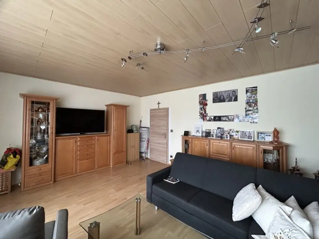+Einzigartiges Mehrfamilienhaus und riesen Grundstück, direkt neben Oberpullendorf! +