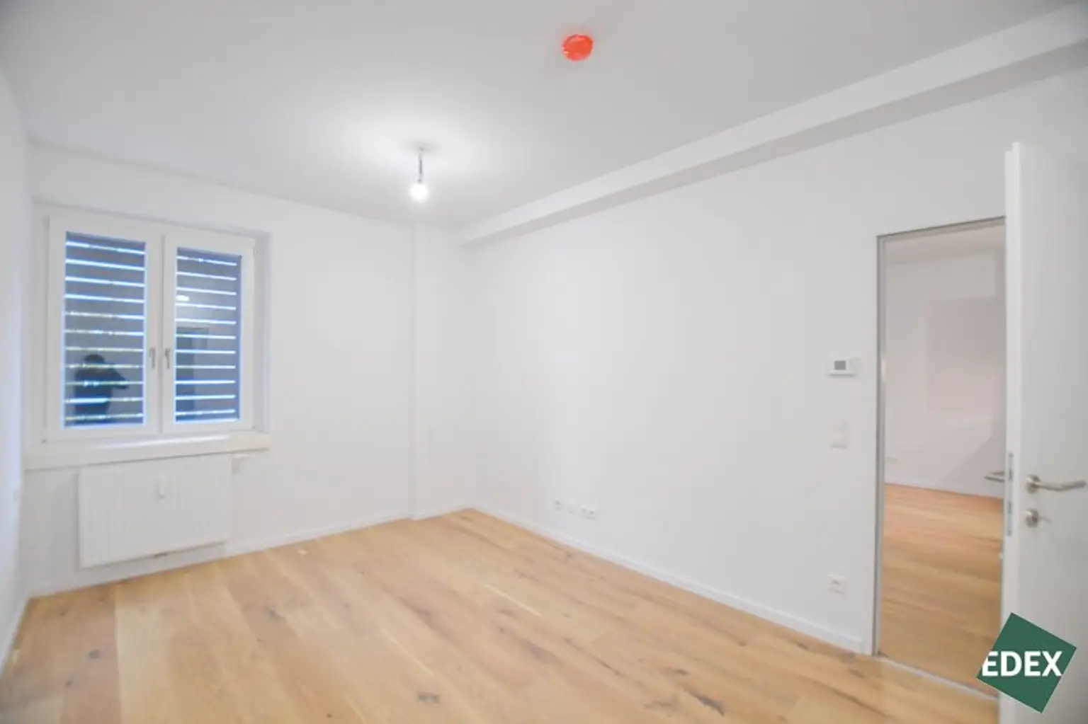 Erstbezug nach Sanierung: Schöne 2 Zimmer-Wohnung mit Loggia und Top-Anbindung