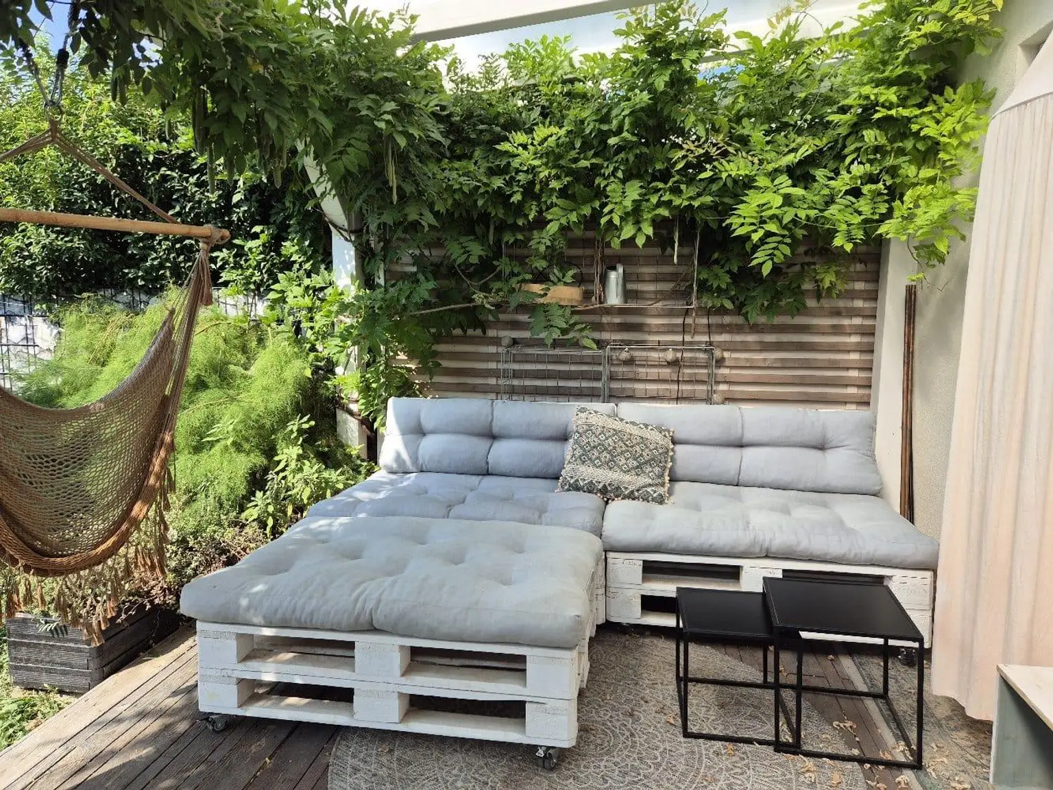 Neuwertige Doppelhaushälfte mit TOP Ausstattung in ruhiger Ortsrandlage