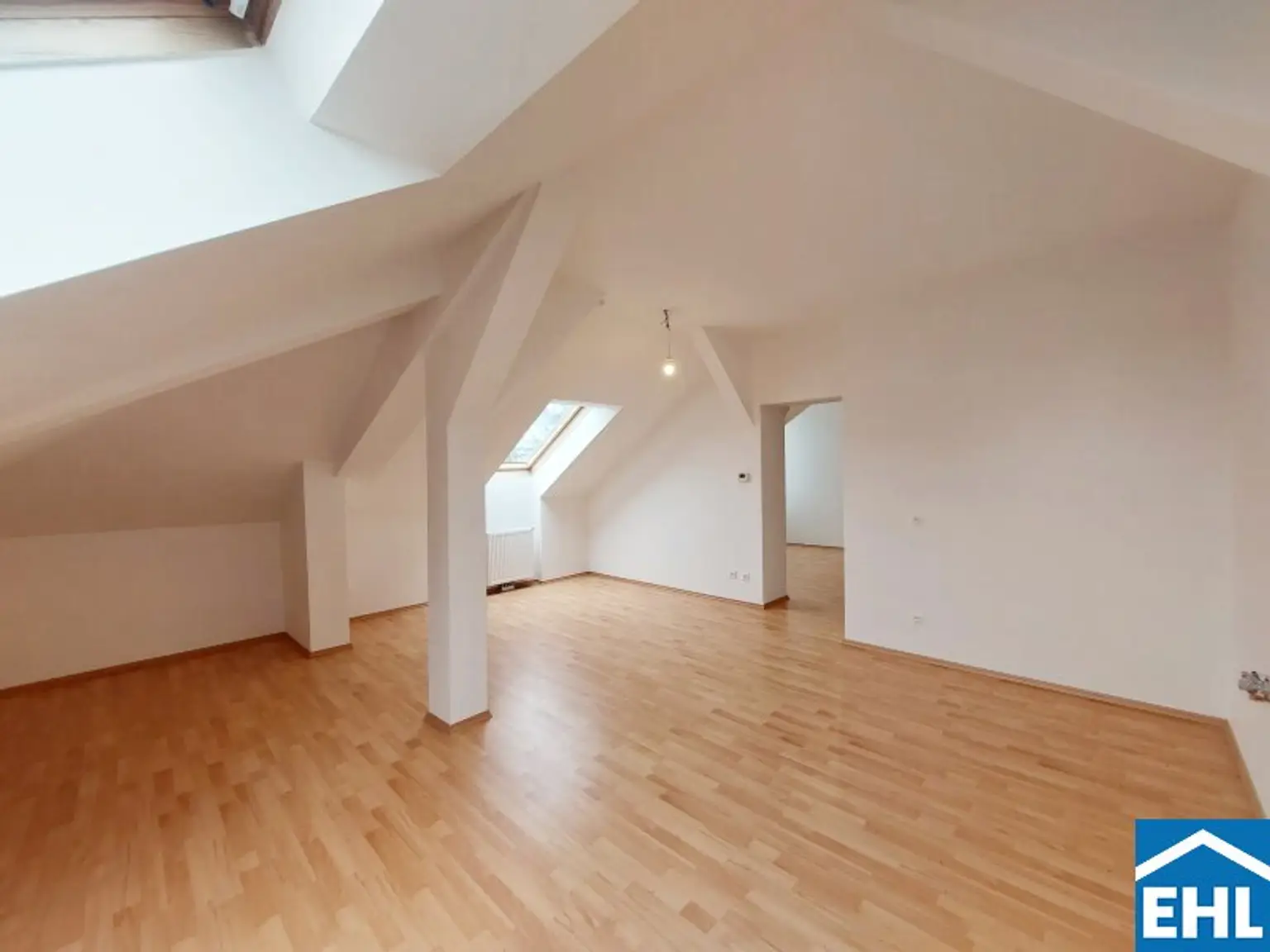 UNBEFRISTET! Großzügige 2,5-Zimmer-Wohnung mit 34m² Dachterrasse in 1050 Wien – Ihr neues Zuhause wartet!