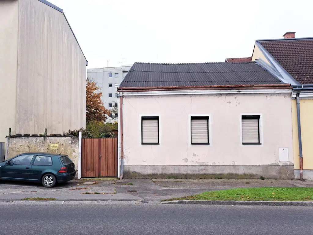 ZENTRAL! Sanierungsbedürftiges Einfamilienhaus