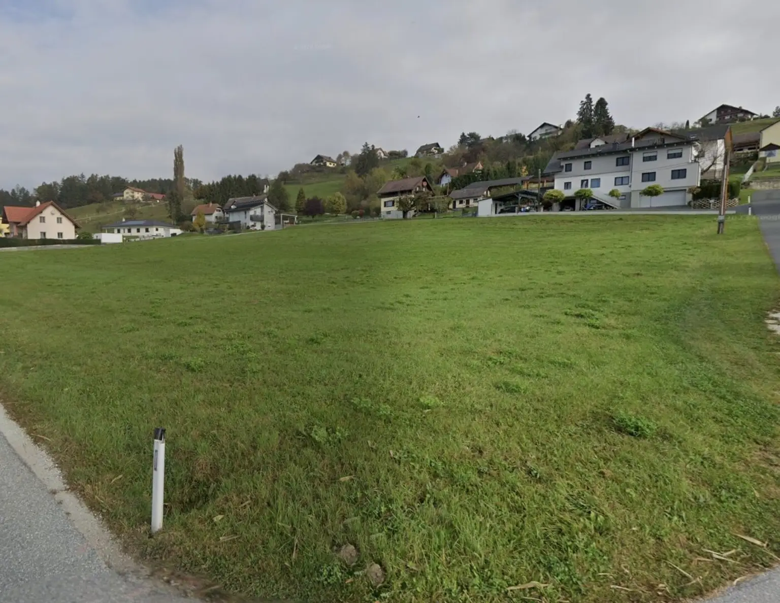 Voll aufgeschlossenes Baugrundstück in sonniger Lage in Stallhofen - 854 m²