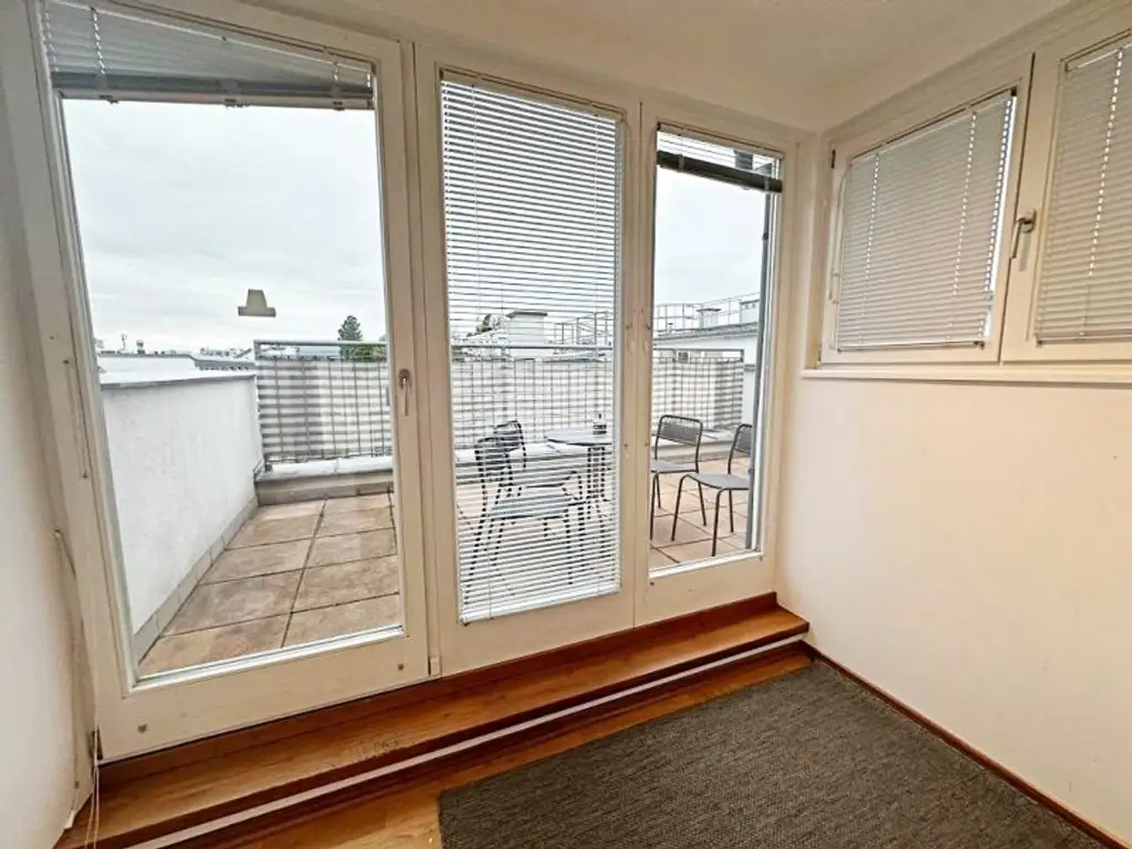 STAATSOPER-BLICK, klimatisiertes 110 m2 Dachgeschoss mit 20 m2 Terrasse, 3 Zimmer, Extraküche, 2 Bäder, Möblierung möglich