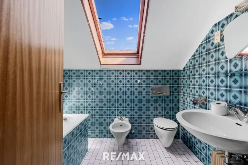 Renovierungsbedürftiges Einfamilienhaus mit Garten und Garage – Ihr neues Zuhause in Toplage